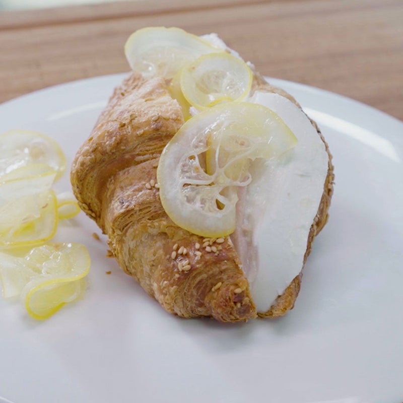 Pinar con mozzarella di bufala, trota affumicata e limone condito