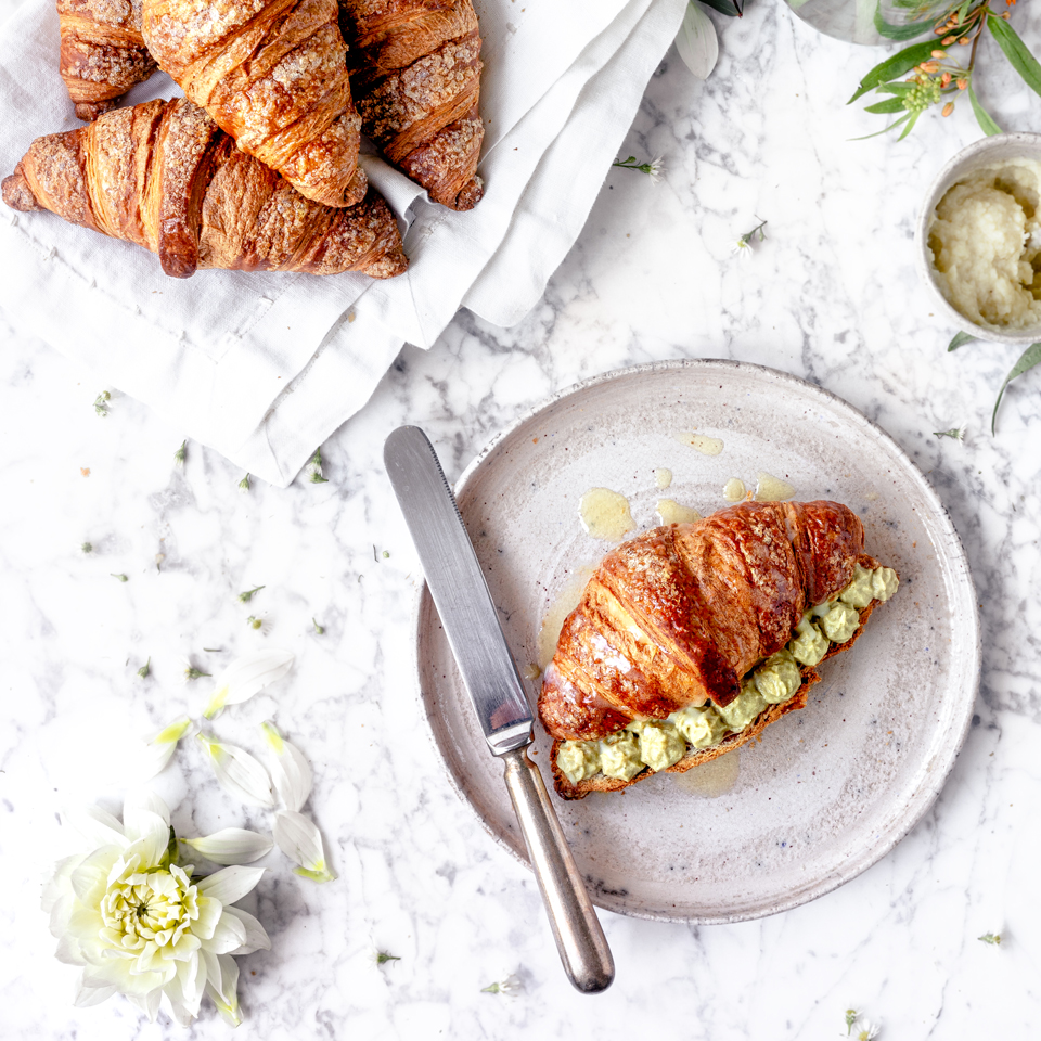 CROISSANT AVOCADO, BANANA E LIME