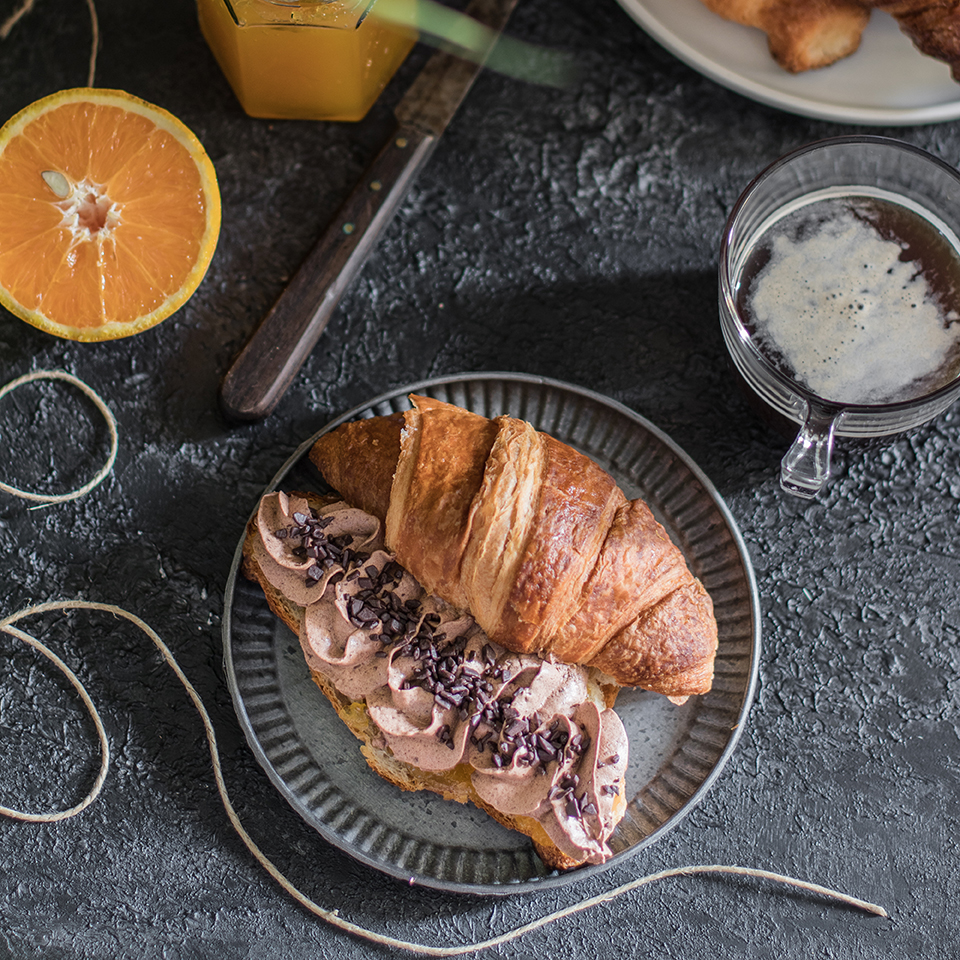 croissant-semplici-farciti-da-namelaka-al-cioccolato-fondente