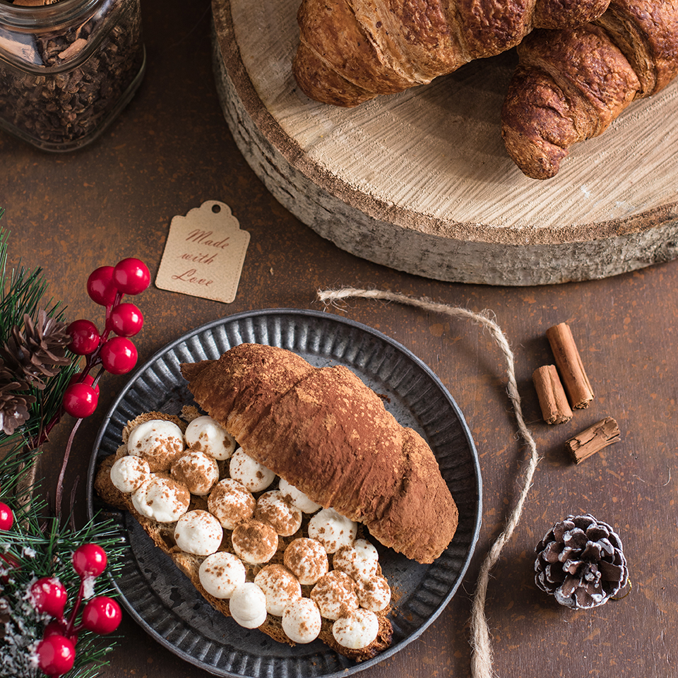 croissant-ai-5-cereali-con-cremoso-frosting-al-formaggio