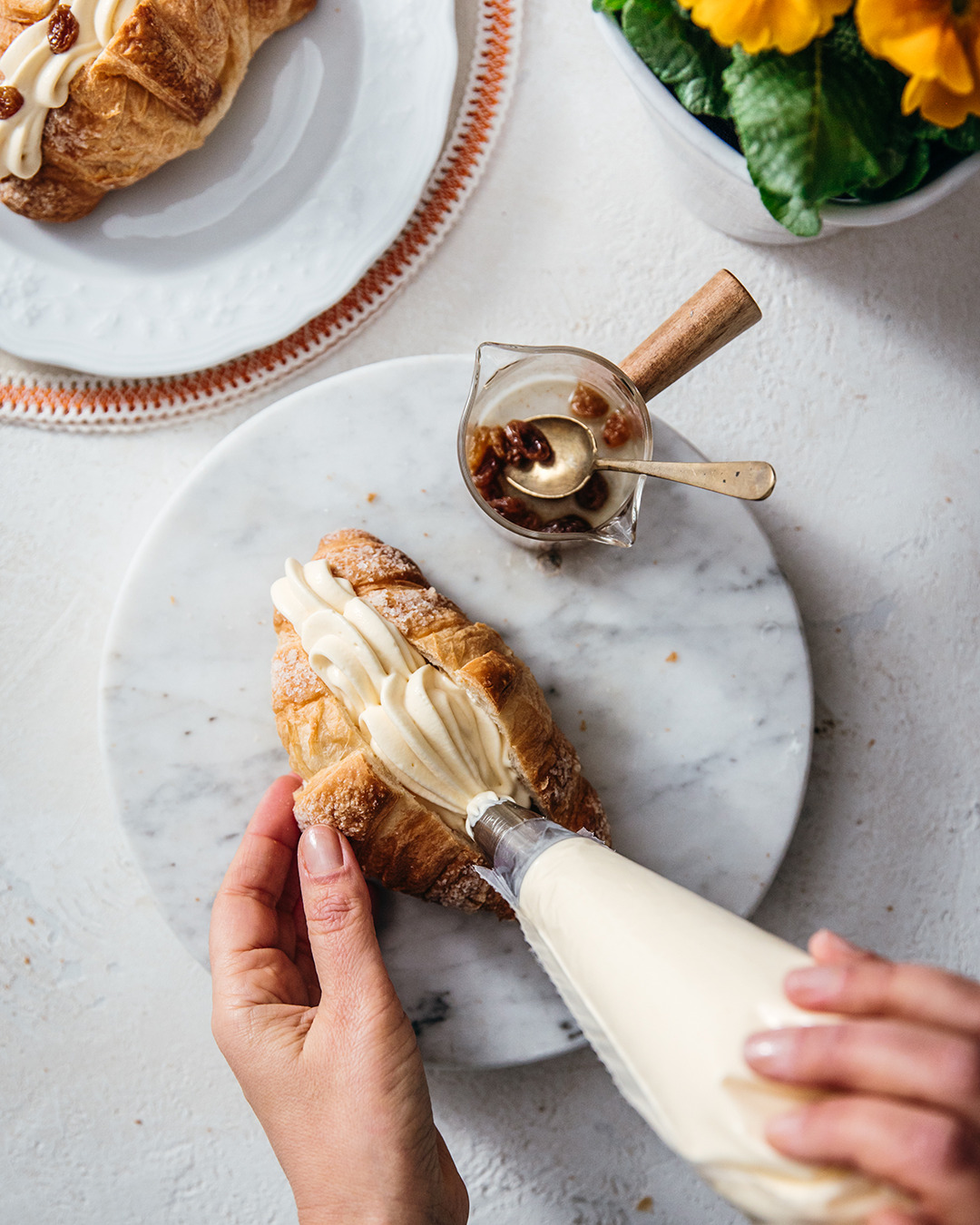 Croissant chantilly